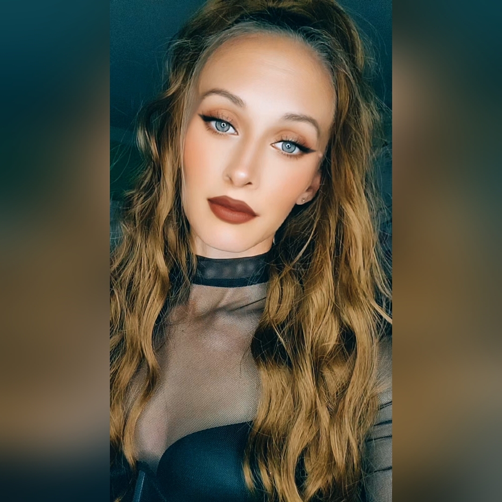 Tons Of Clothing, Shoes & Accessories